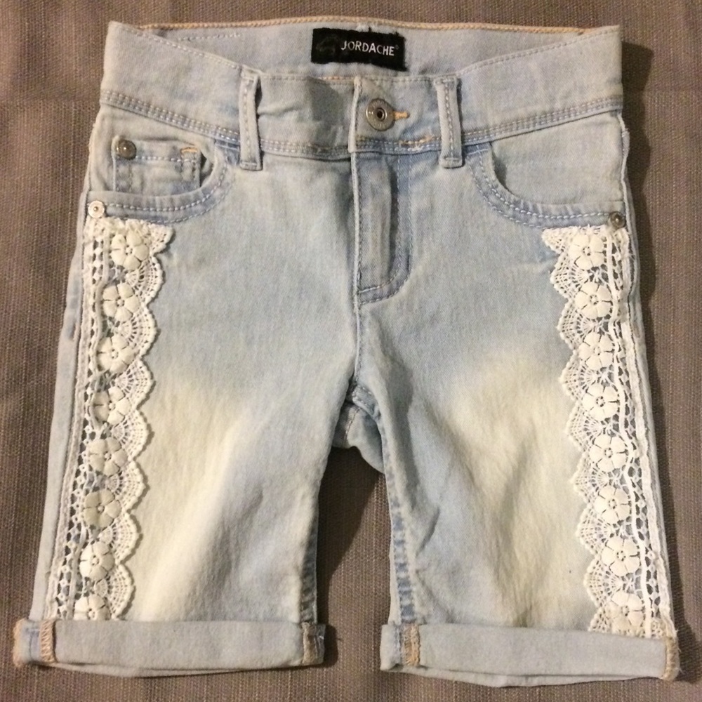 Girls shorts (New) size 6T.